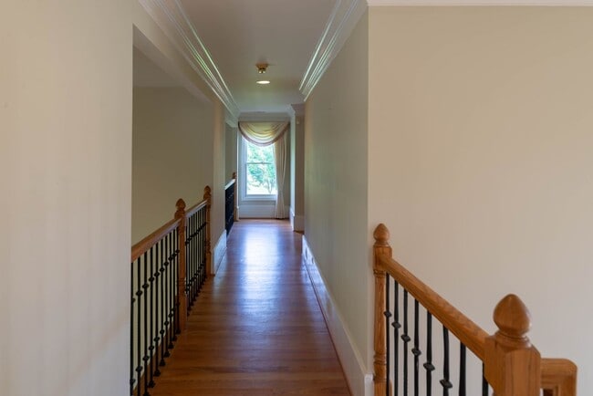 Building Photo - 3200 Brookside Dr