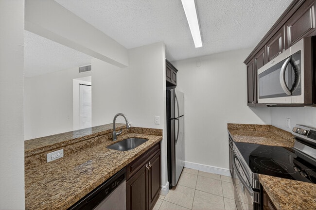 Building Photo - 913 Meadows Cir