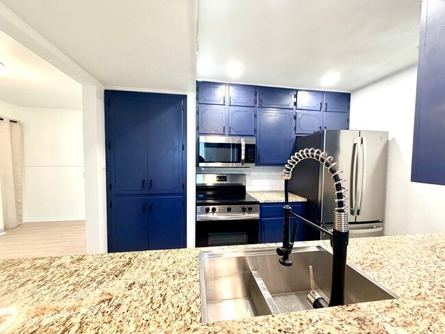 Building Photo - Stylish Two-Story Duplex with Loft, Fireplace & Private Backyard in New Braunfels!