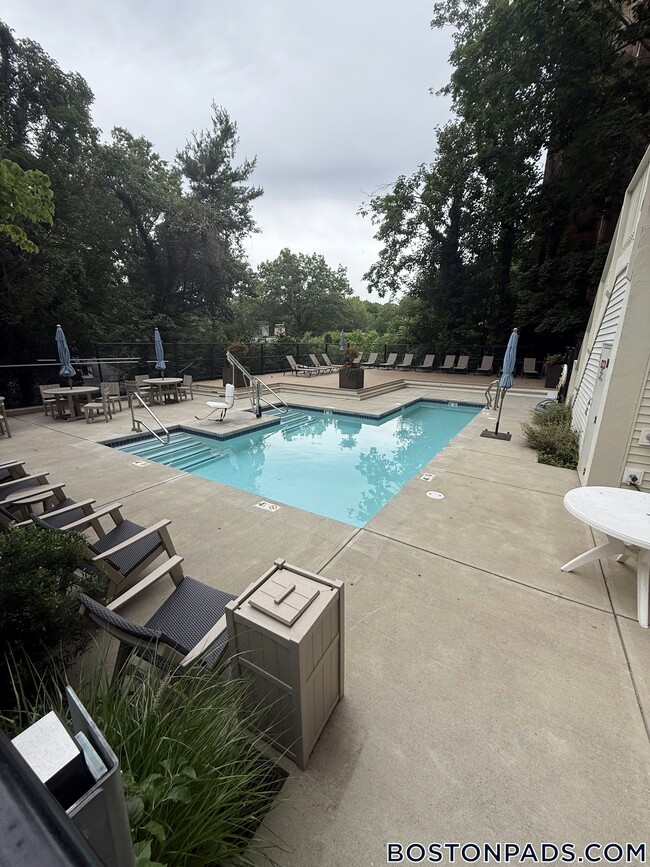 Building Photo - 1443 Beacon St