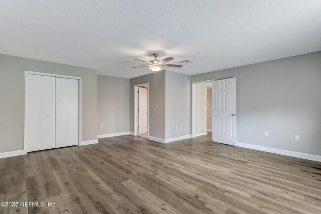 Building Photo - 172 King Arthur Ct