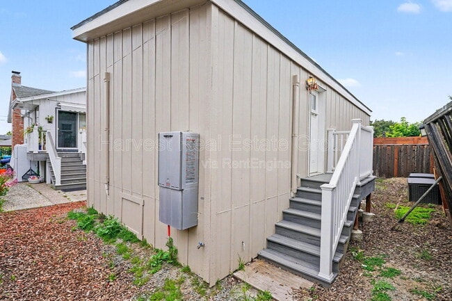 Building Photo - 33158 7th St