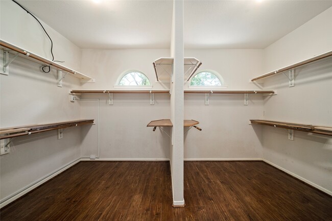 Building Photo - 312 Falcon Lake Dr