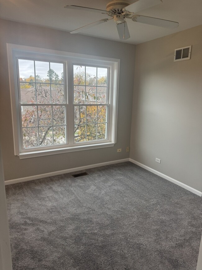 Building Photo - 11S473 Rachael Ct