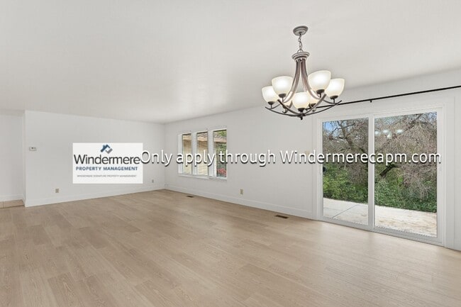 Building Photo - Fabulous Fair Oaks Home Available Now!