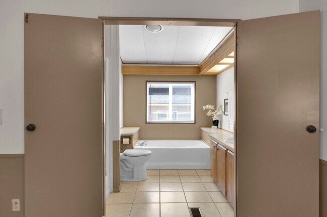 Building Photo - 3-Bedroom 2-Bathroom home with HUGE Shop in Cedar Flats