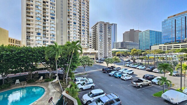 Building Photo - Holiday Village - renovated studio with on...