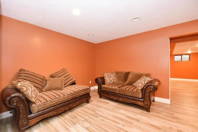 Building Photo - 24 Aldgate Dr W