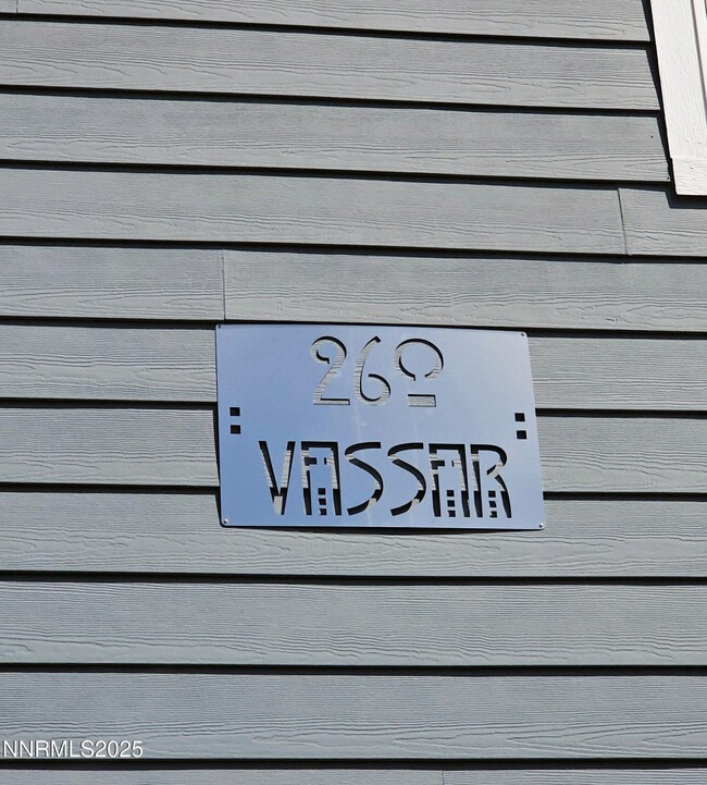 Building Photo - 260 Vassar St