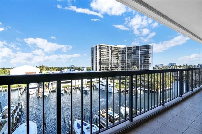 Building Photo - 4748 S Ocean Blvd