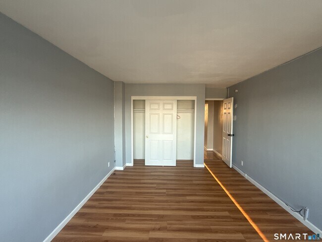 Building Photo - 71 Strawberry Hill Ave