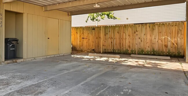 Building Photo - 9022 Wilcrest Dr