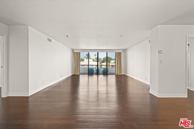 Building Photo - 10660 Wilshire Blvd
