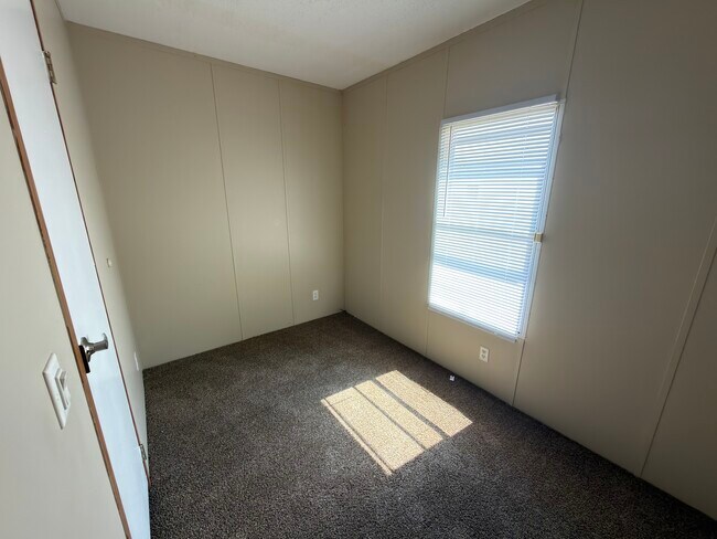 Building Photo - 25353 Nuway Ave