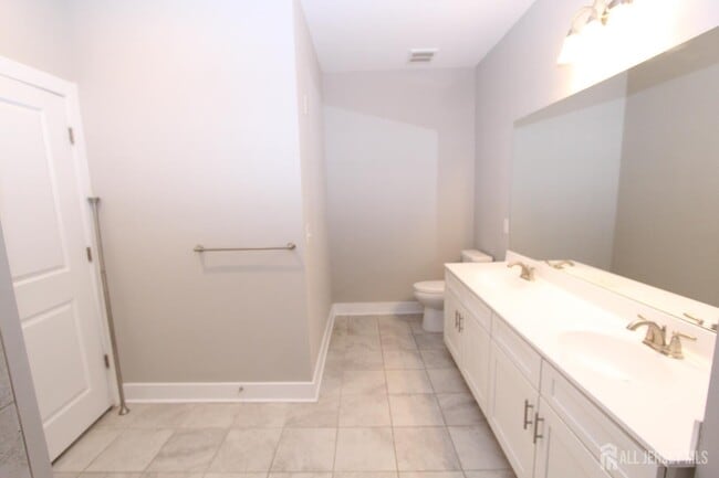 Building Photo - 814 Stiller Ln