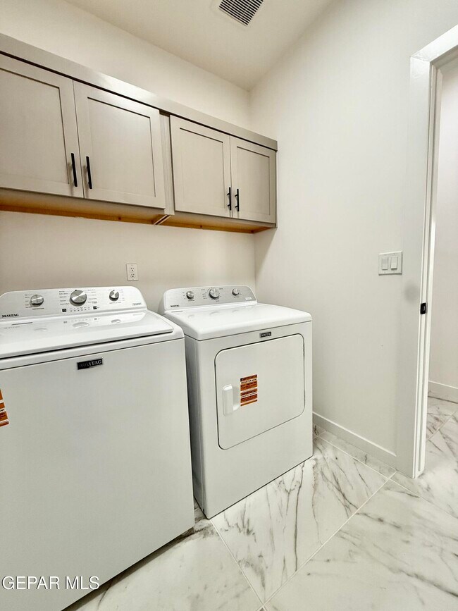 Building Photo - 15052 DESTINATION