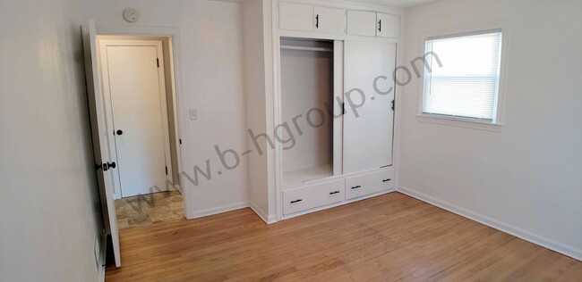 Building Photo - New Listing!