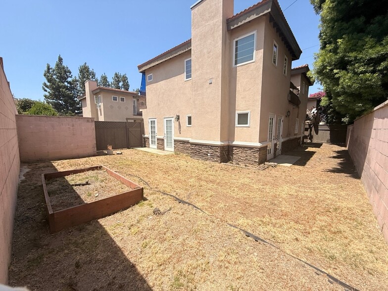 Building Photo - 1334 S Grand Ave