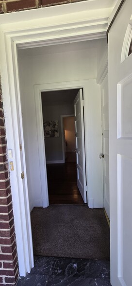 Building Photo - 6A N Beaumont Ave