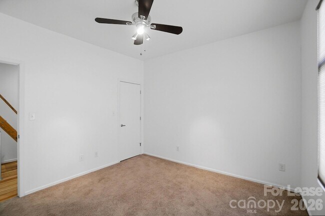 Building Photo - 921 Westbrook Dr