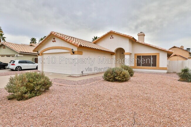 Building Photo - 4230 E Woodland Dr