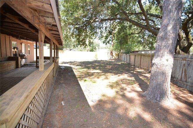 Building Photo - 906 Arrow Lake Dr