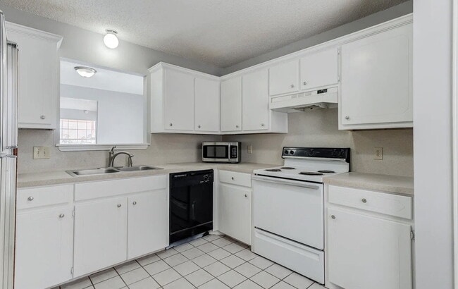 Building Photo - "Charming 3-Bed, 2-Bath Home in Lubbock - 1509 Sq Ft of Comfortable Living!"