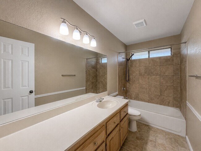 Building Photo - 4-Bedroom Home with Spacious Backyard in Stratford Estates