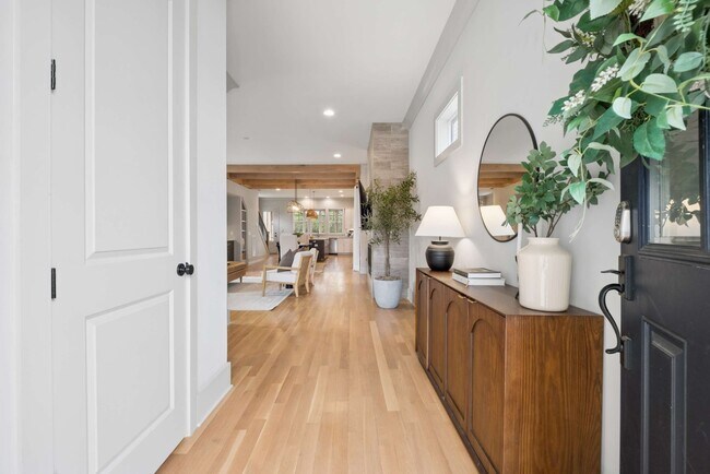 Building Photo - 6368 Alamo Pl