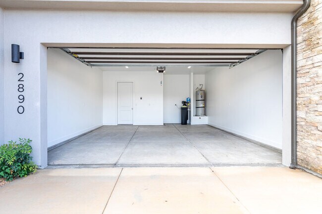 Building Photo - 2823 E Snowberry Dr
