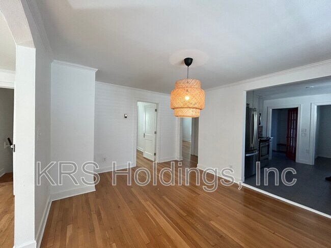 Building Photo - 35 Westover Rd