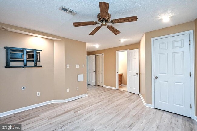 Building Photo - 105 Sunny Hill Ct