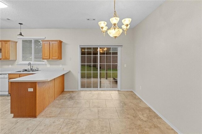 Building Photo - 1552 S Tally Ho Dr