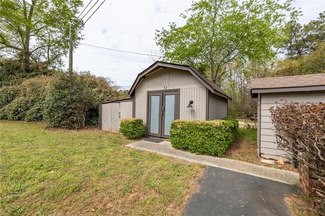 Building Photo - 318 Tyrone Rd