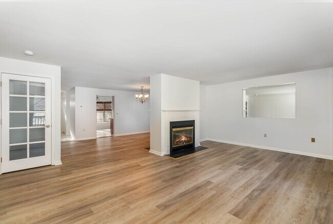 Building Photo - 2039F Raleigh Rd