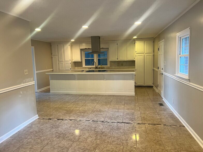 Building Photo - 333 Chapman Rd