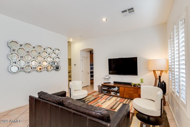 Building Photo - 2037 W Periwinkle Way