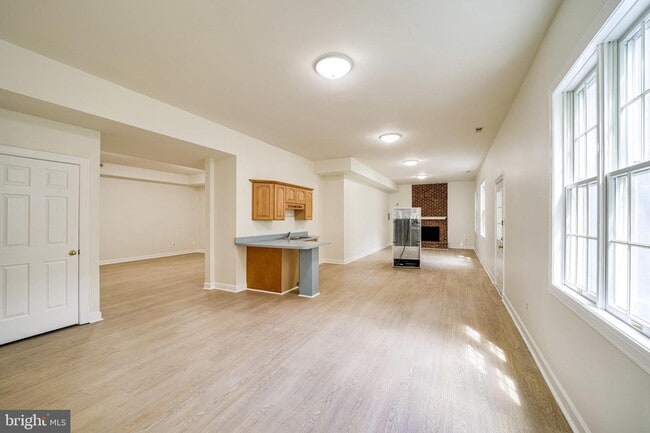 Building Photo - 6207 Woodland Lake Dr