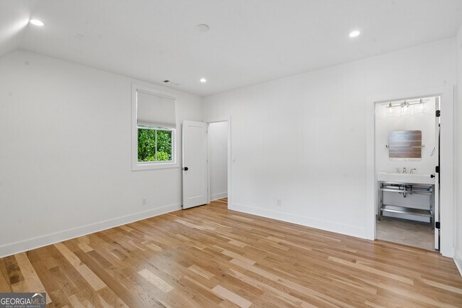 Building Photo - 1150 Blair Ln