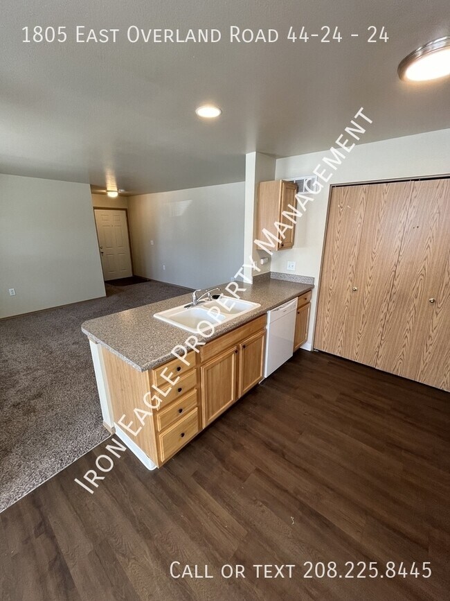 Building Photo - 1805 E Overland Rd