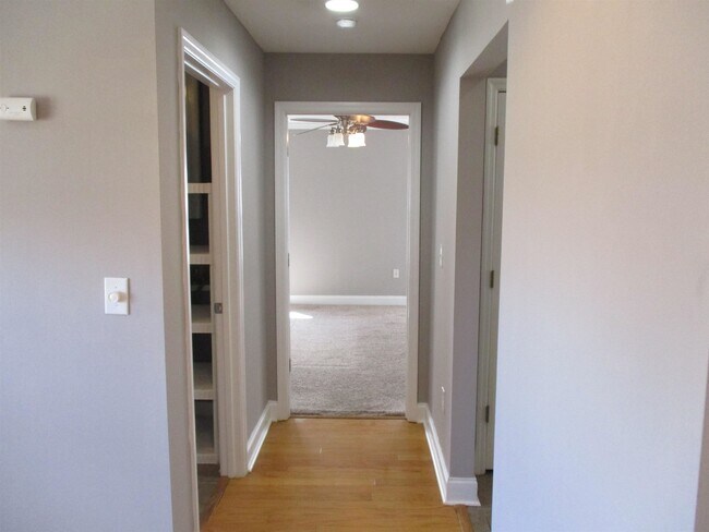 Building Photo - 2808 Blue Bell Ln
