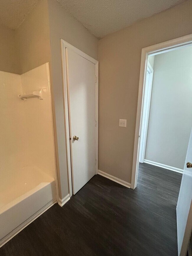 Building Photo - Modern Comfort & Convenience at Westfield Gardens Lexington  - 353F