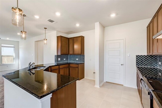 Building Photo - 1508 Carriageway Dr