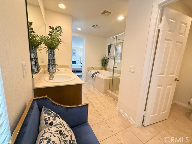 Building Photo - 81 Keepsake