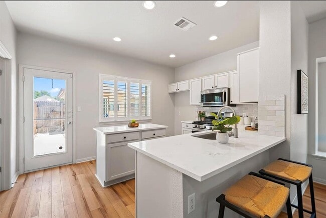 Building Photo - 4627 Senda Ln