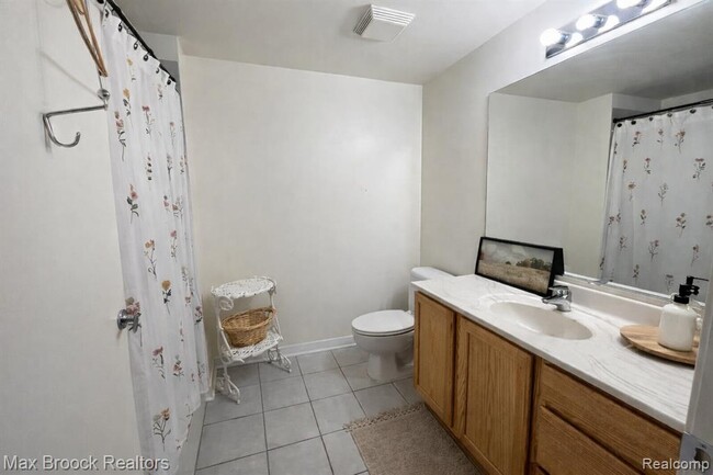 Building Photo - 101 Curry Ave