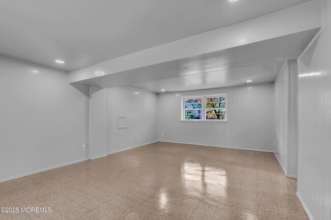 Building Photo - 16 Burdge Dr