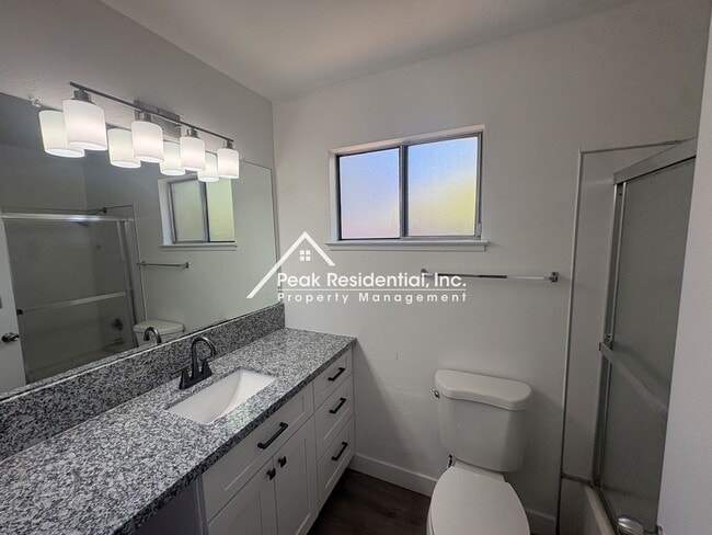 Building Photo - 2bd/2ba Rancho Cordova Updated Duplex With 1 Car Garage!