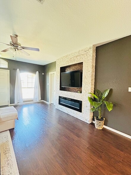 Building Photo - 2835 Becki Dr