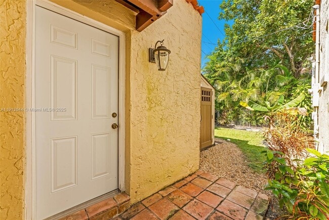 Building Photo - 1514 Capri St